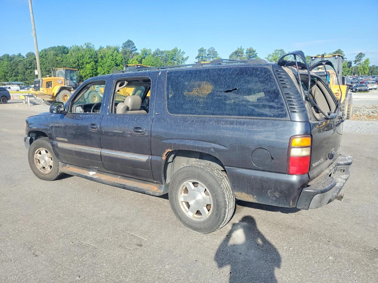2004 GMC Yukon Xl K1500 - Image 2