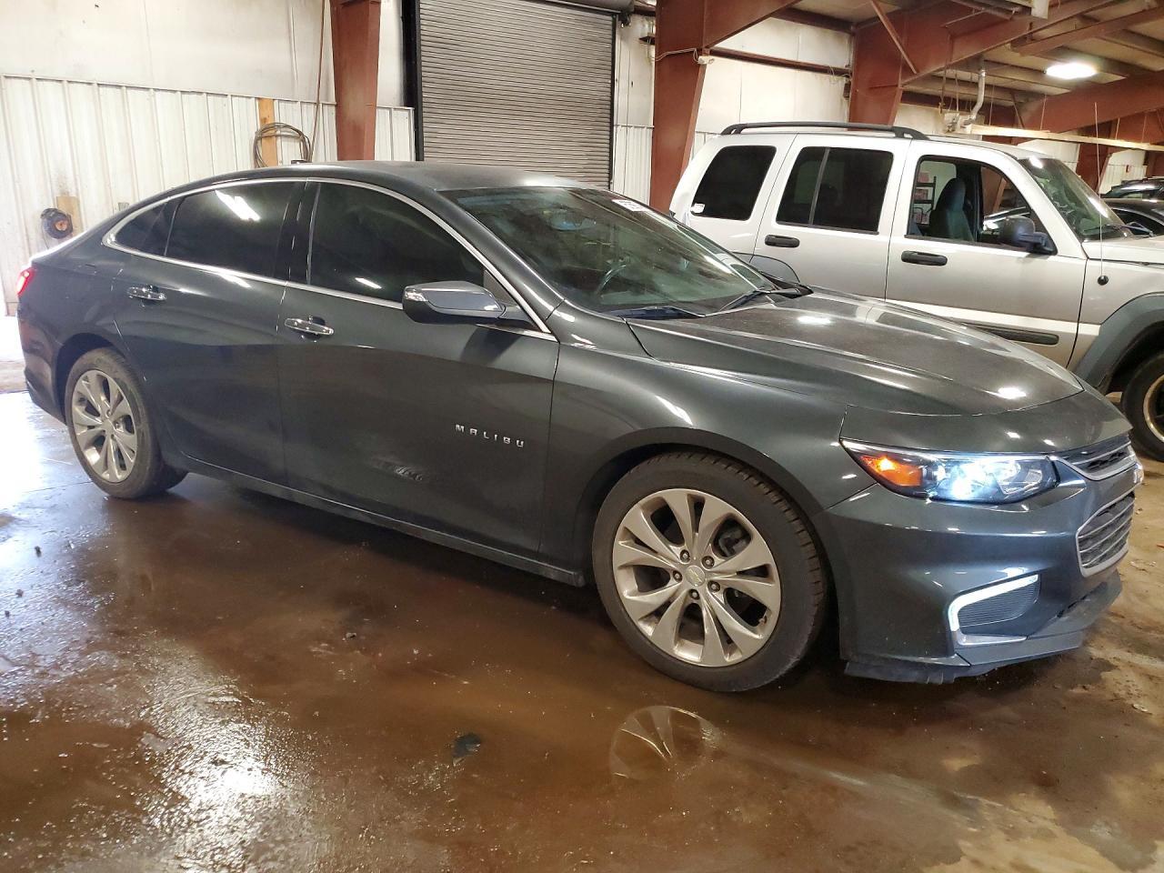 2017 Chevrolet Malibu Premier - Image 4