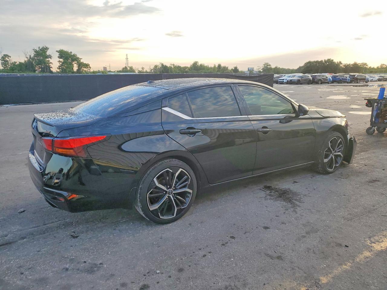 2025 Nissan Altima Sr - Image 3