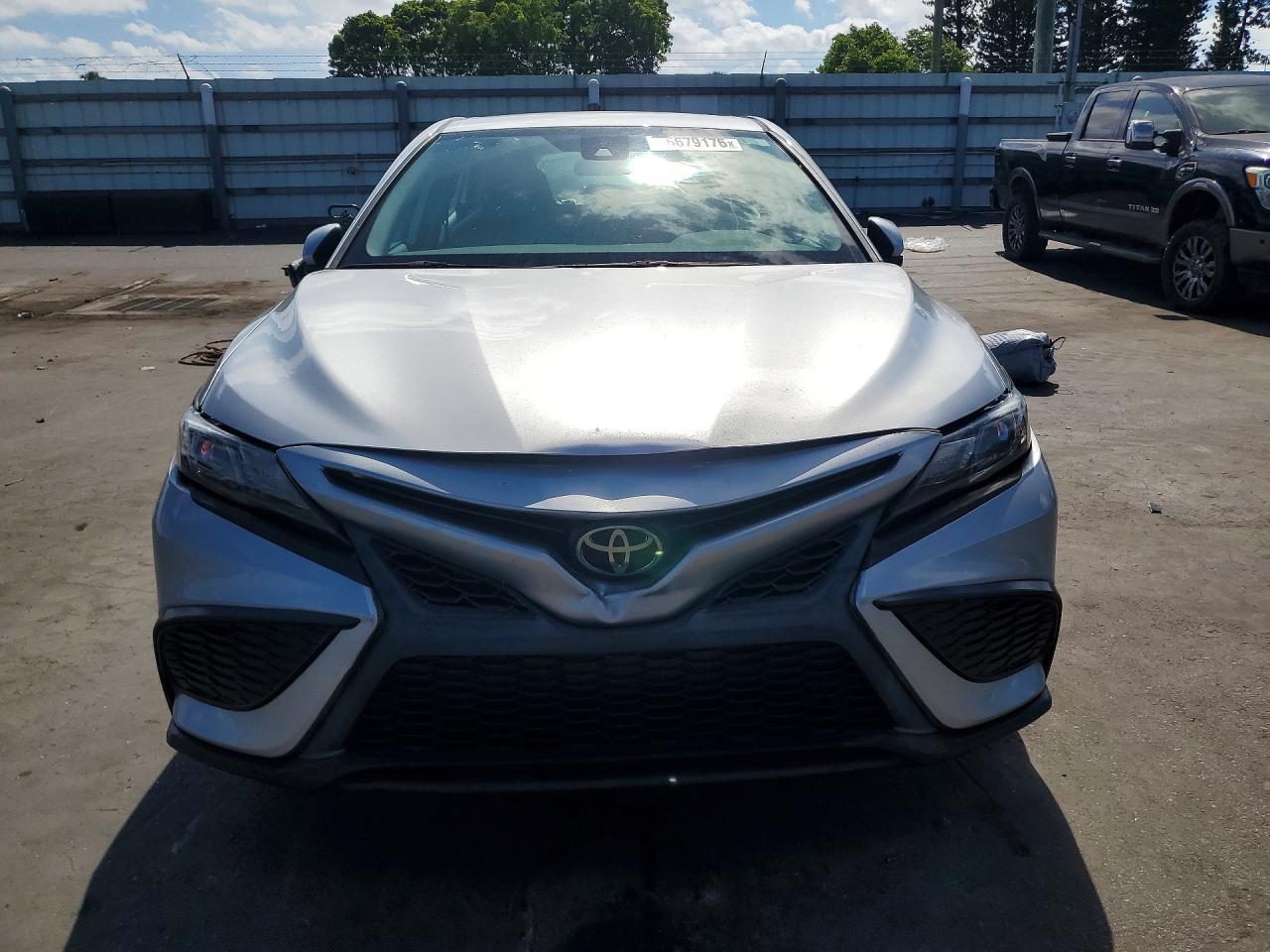 2023 Toyota Camry Se - Image 5