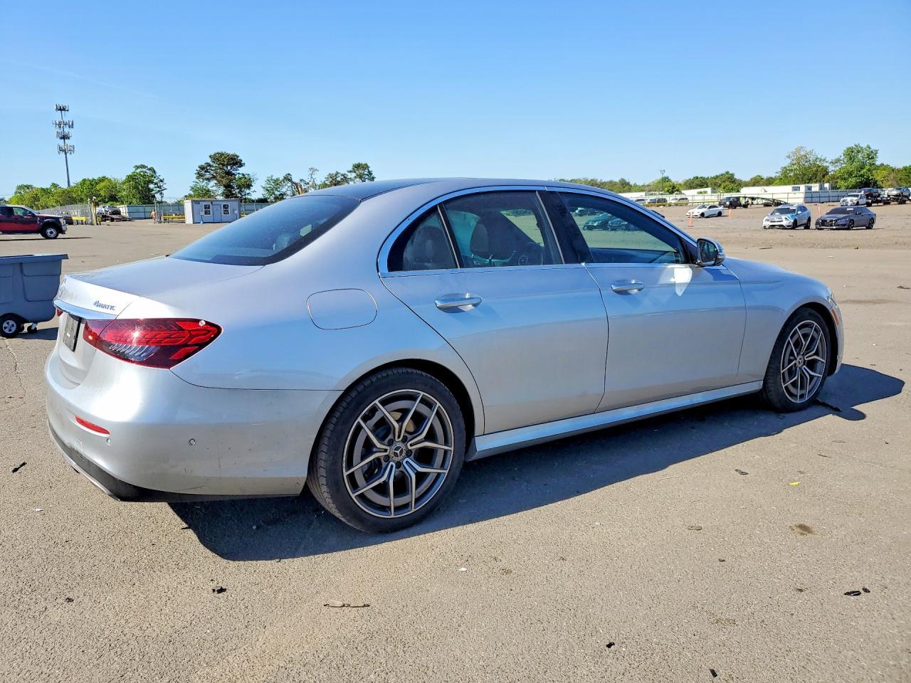2021 Mercedes-Benz E 350 4Matic - Image 3