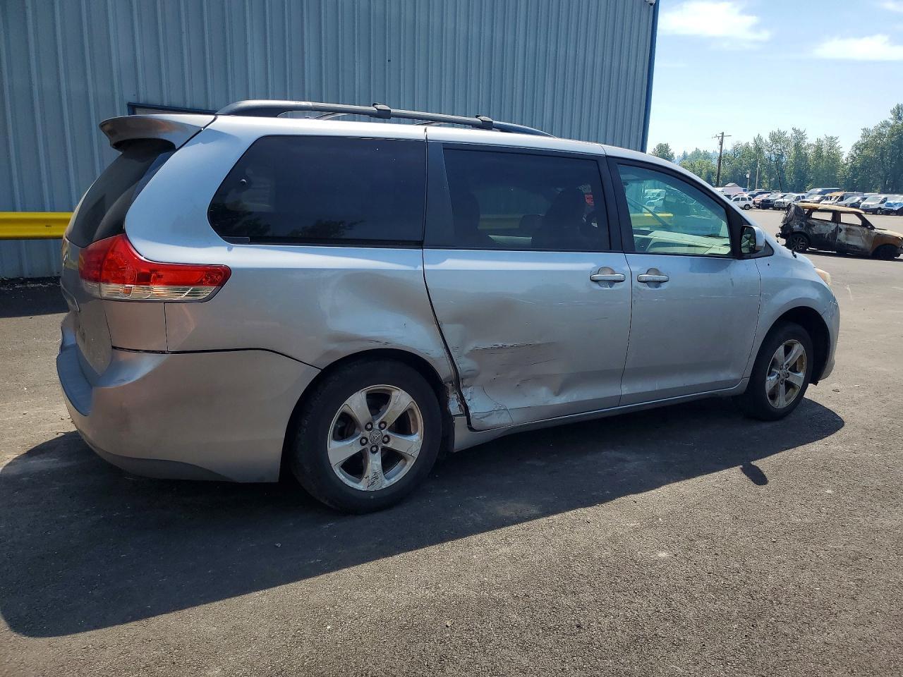 2012 Toyota Sienna Le - Фото 3