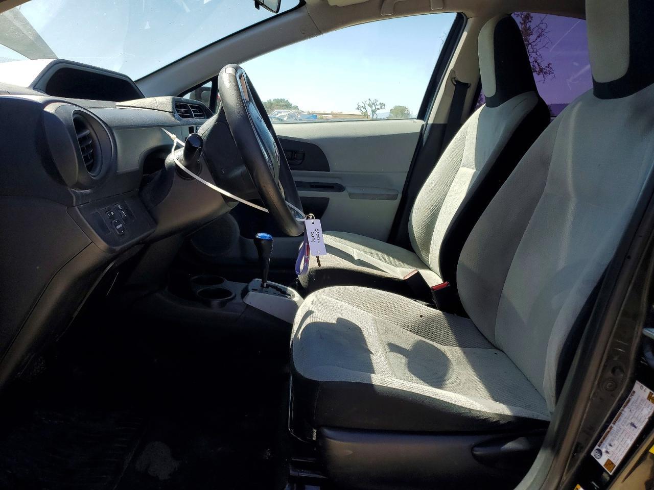 2013 Toyota Prius C One - Фото 7