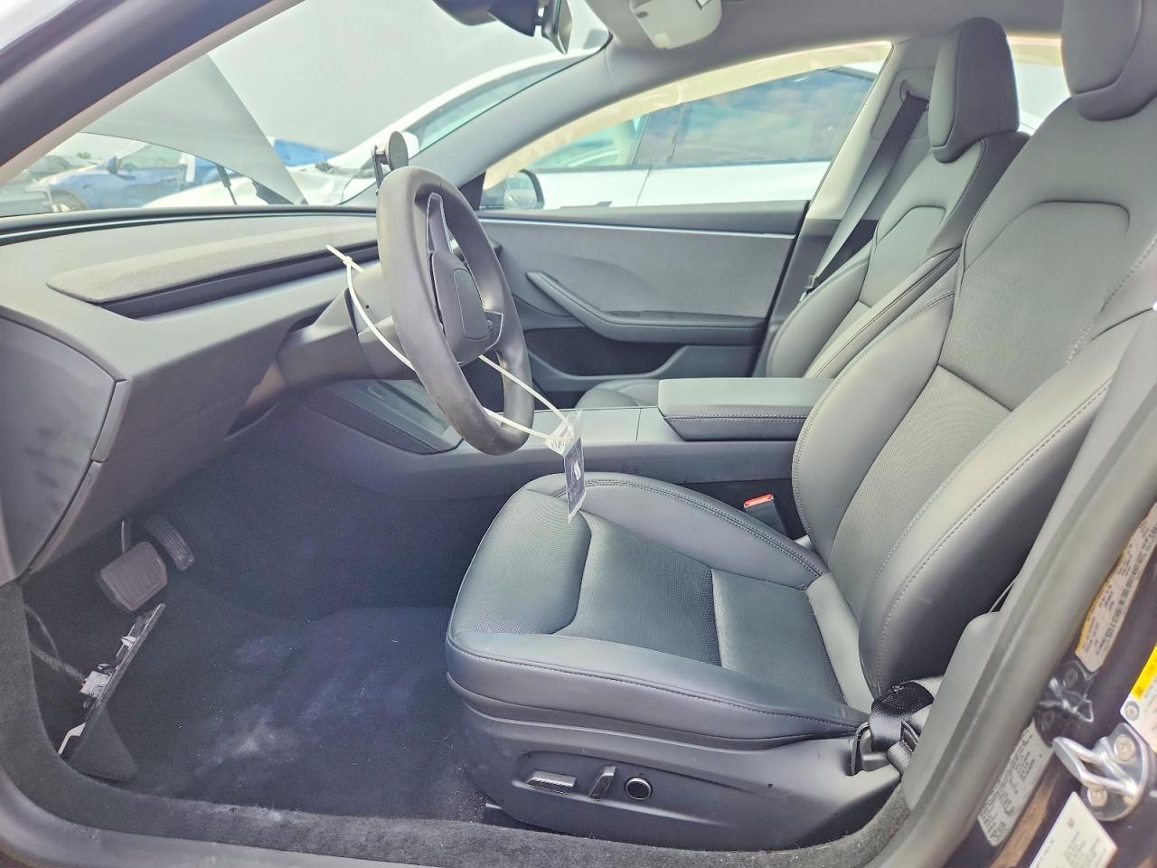 2025 Tesla Model 3 - Image 7