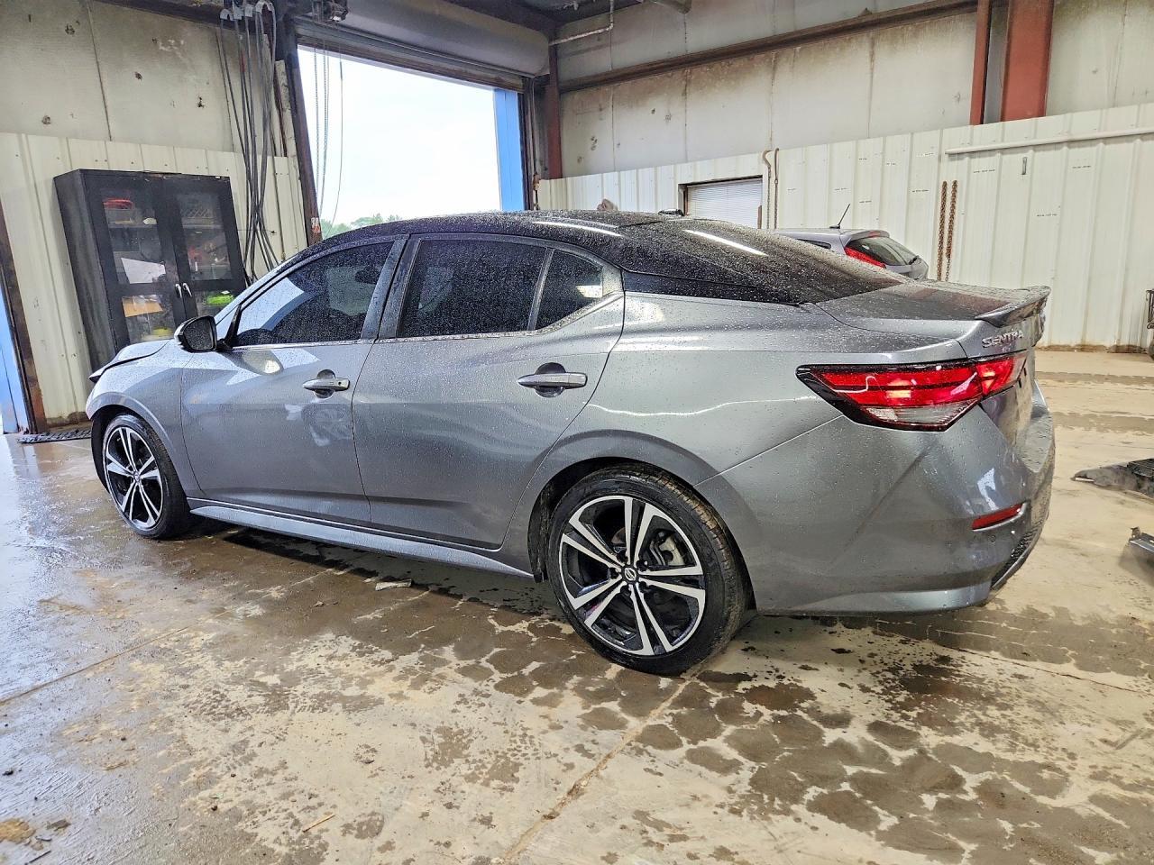 2020 Nissan Sentra Sr - Image 2