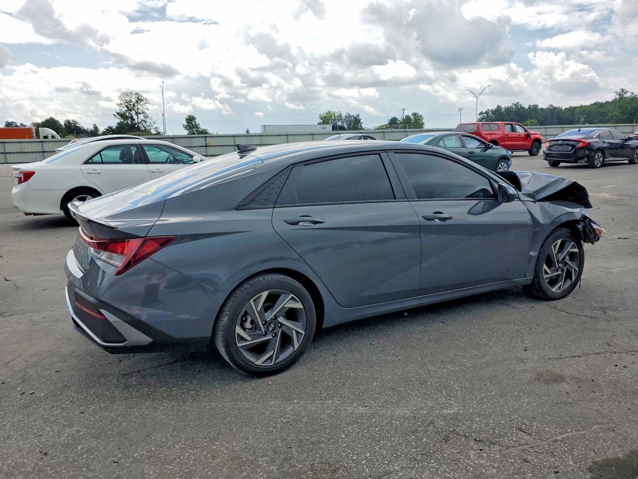 2025 Hyundai Elantra Sel Sport - Фото 3