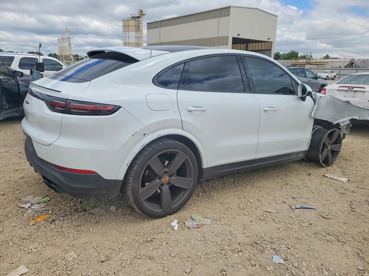 2022 Porsche Cayenne Coupe - Фото 3