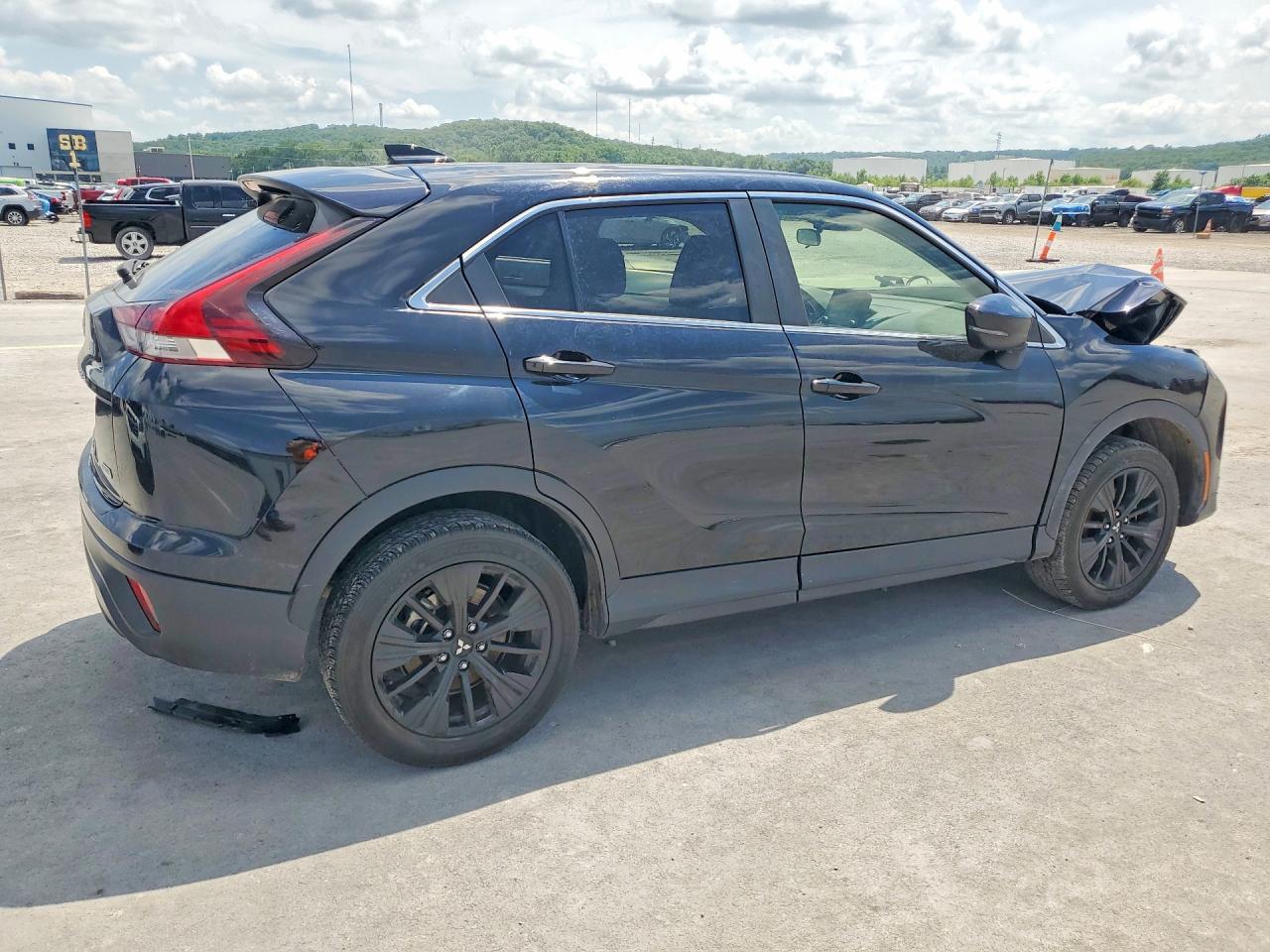 2022 Mitsubishi Eclipse Cross Le - Фото 3
