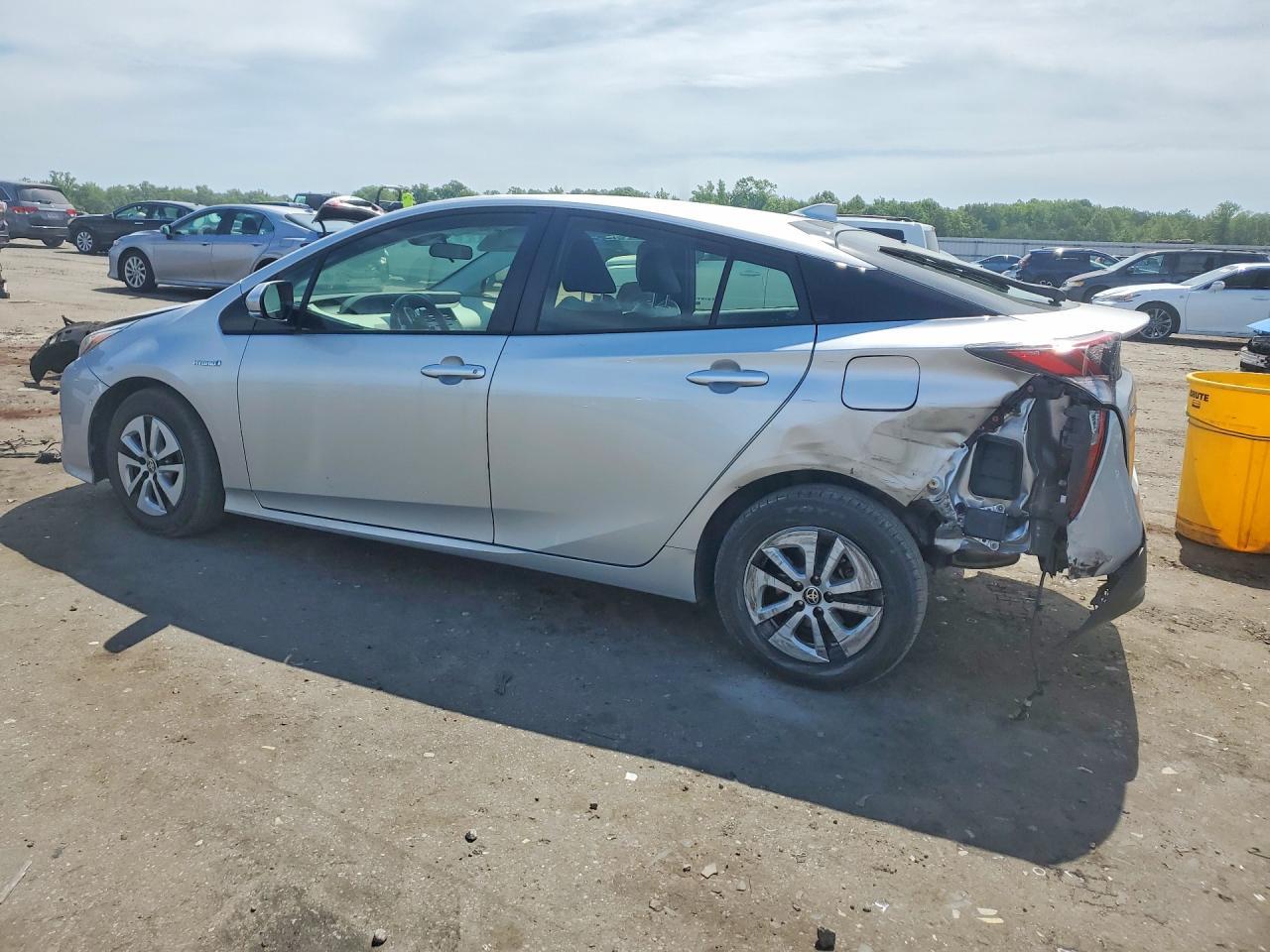 2018 Toyota Prius Two - Фото 2