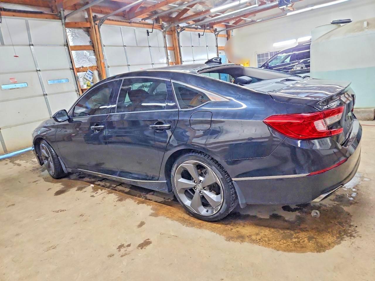 2018 Honda Accord Touring - Image 2