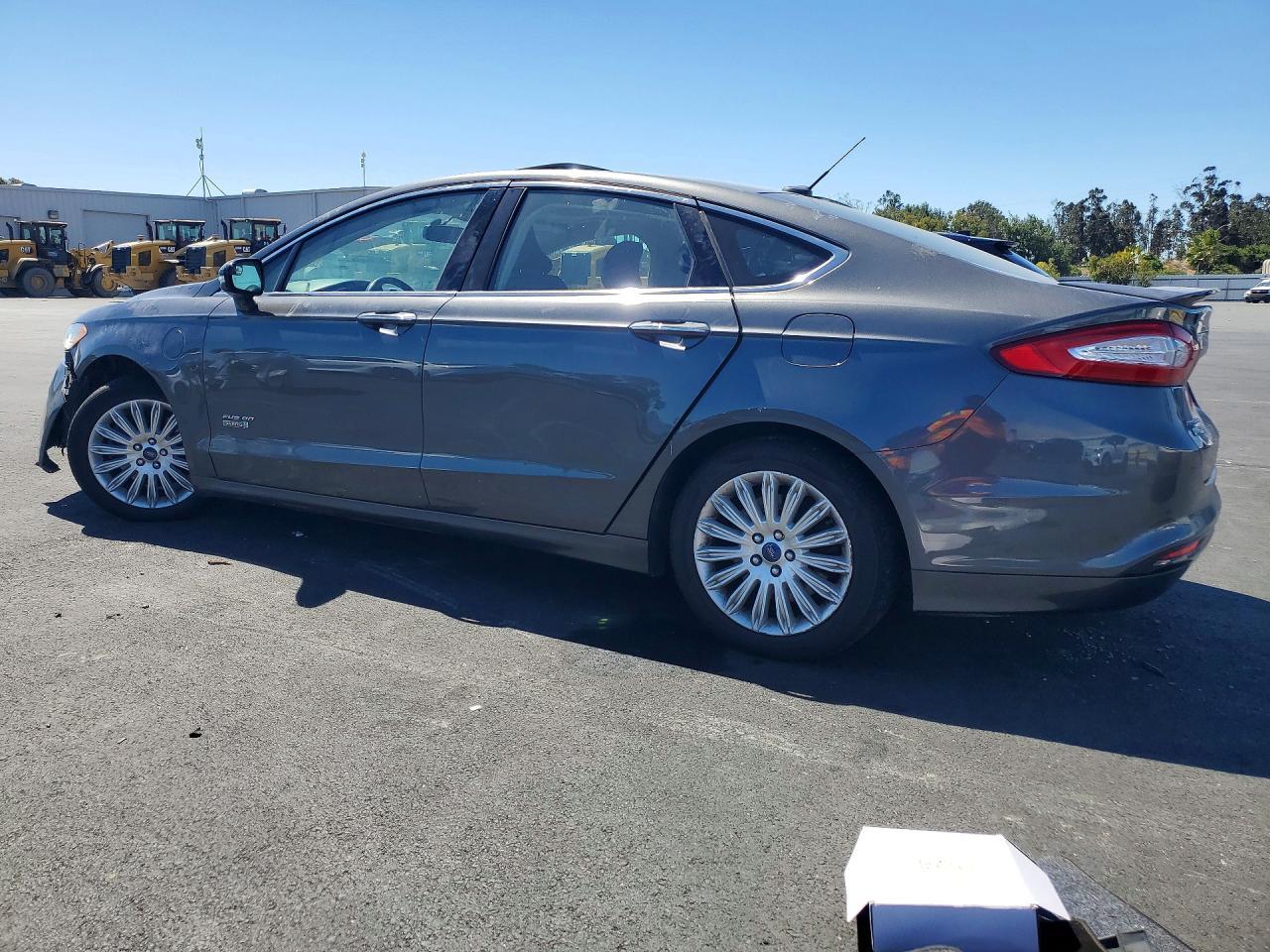 2015 Ford Fusion Titanium Phev - Image 2