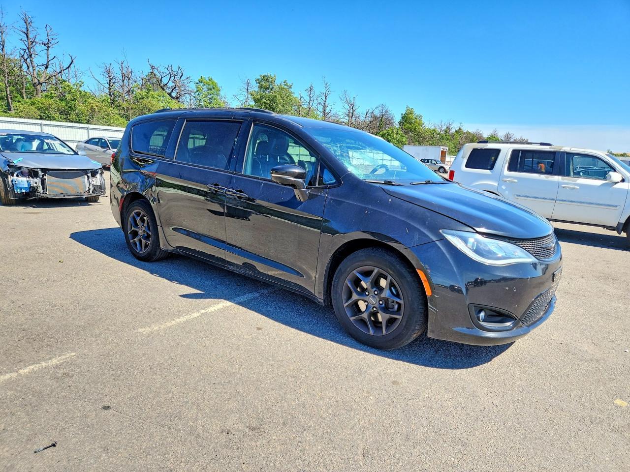 2019 Chrysler Pacifica Limited - Image 4