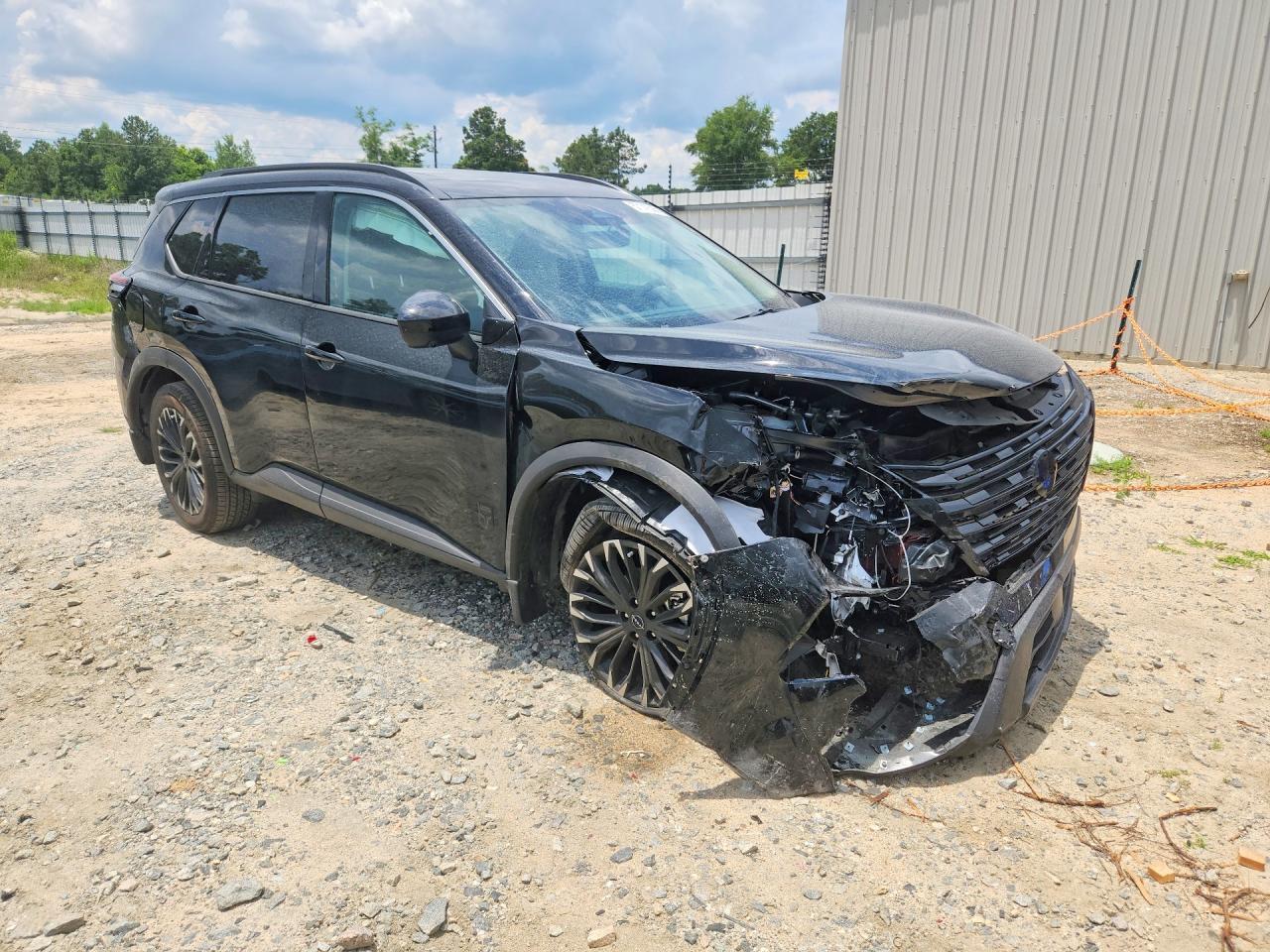 2026 Nissan Rogue Dark Armor - Image 4