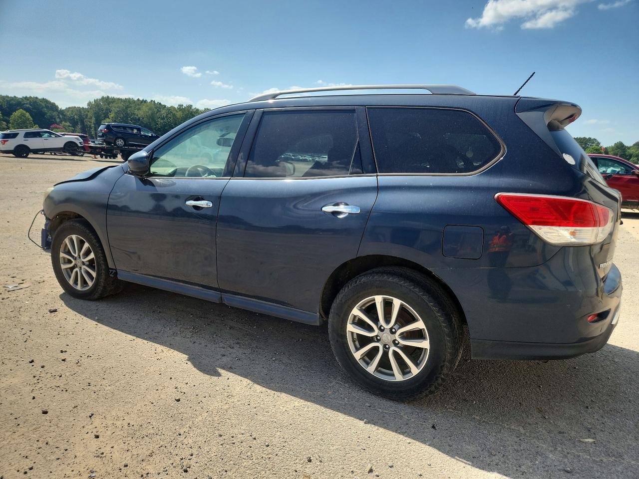 2015 Nissan Pathfinder Sv - Image 2
