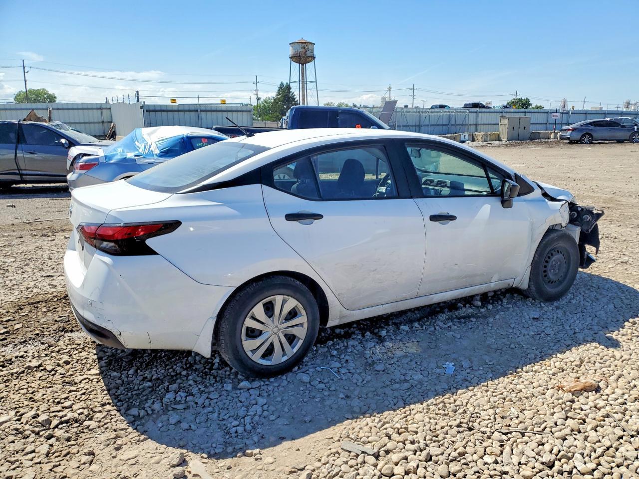 2021 Nissan Versa S - Фото 3