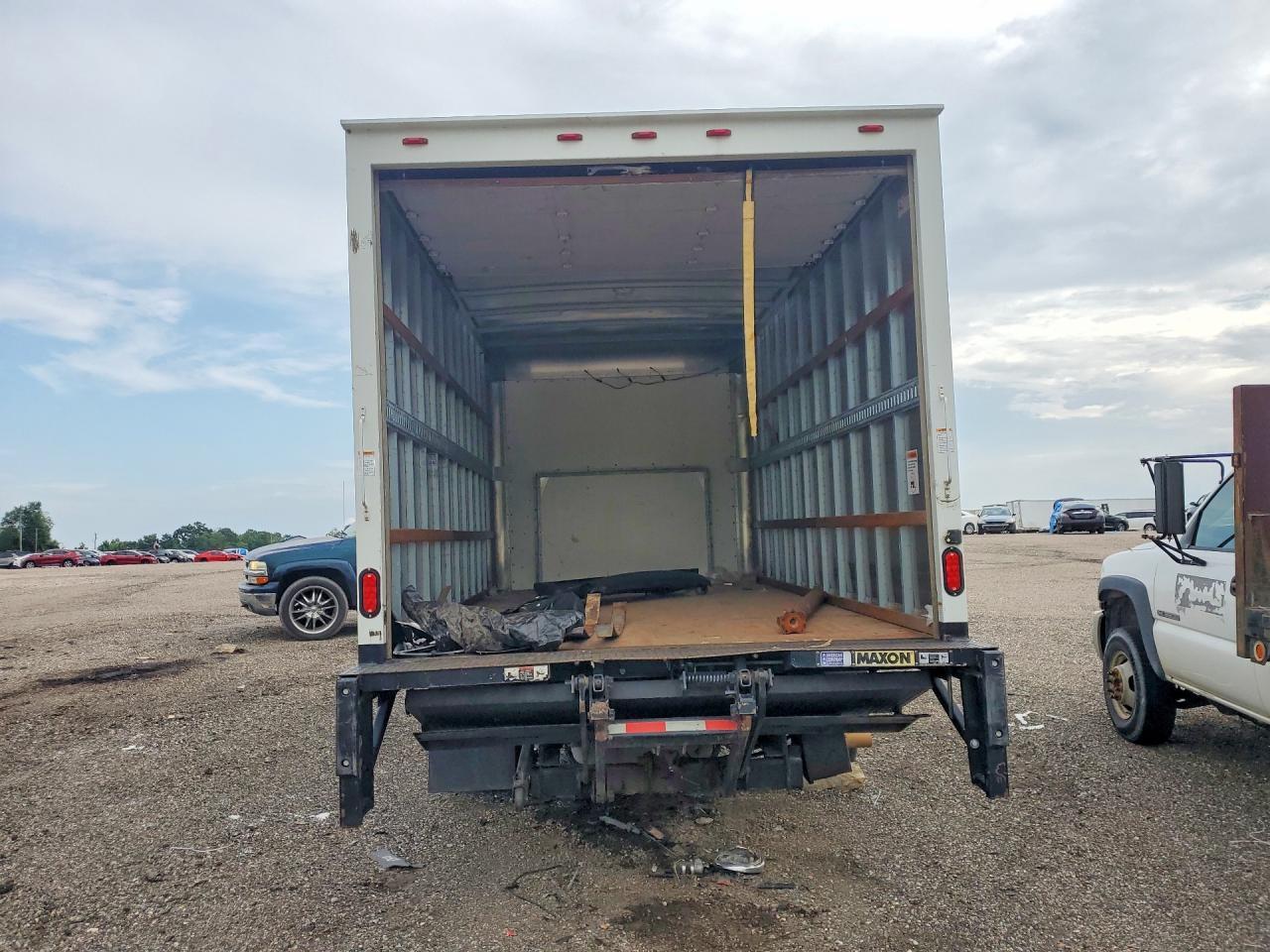 2019 Ford E350 Box Truck - Image 6