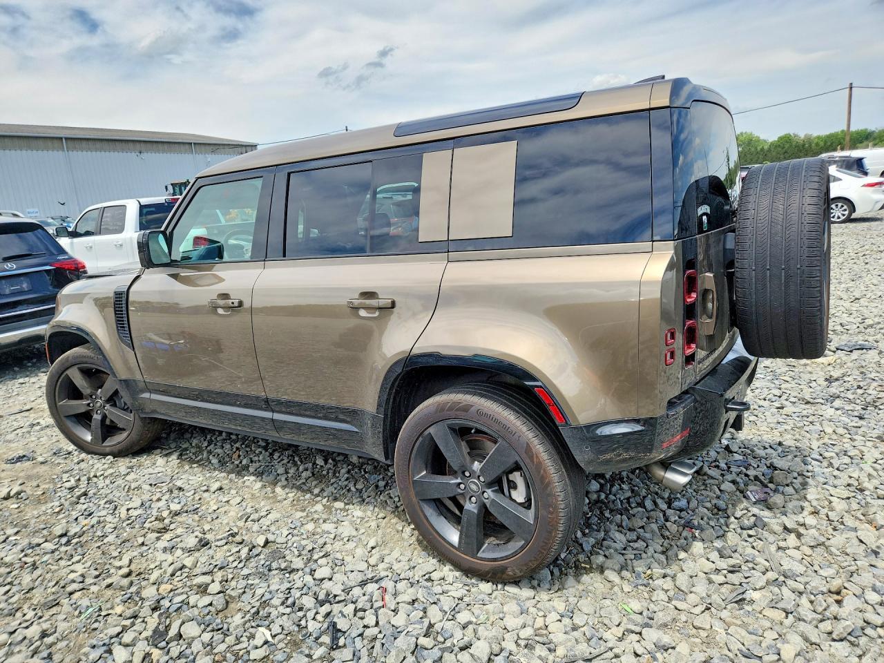 2025 Land Rover Defender 110 X-Dynamic Se - Image 2