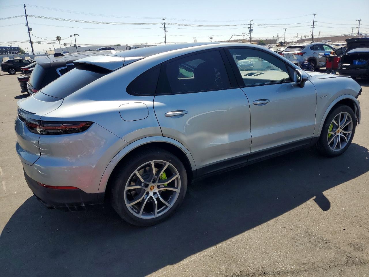 2022 Porsche Cayenne E Hybrid Coupe - Image 3