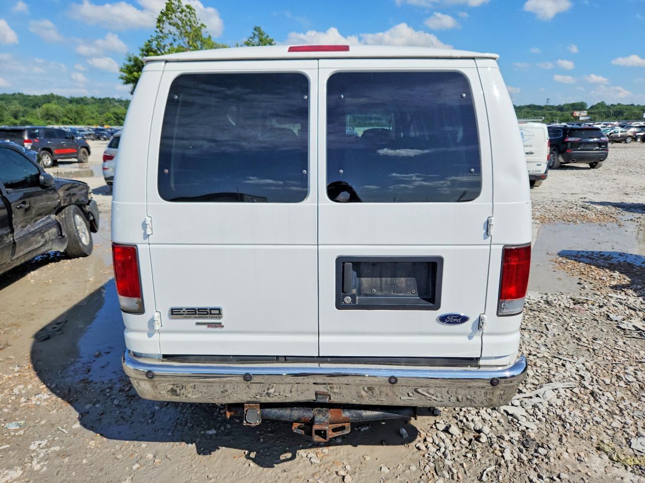 2008 Ford Econoline E350 Super Duty Wagon - Фото 6