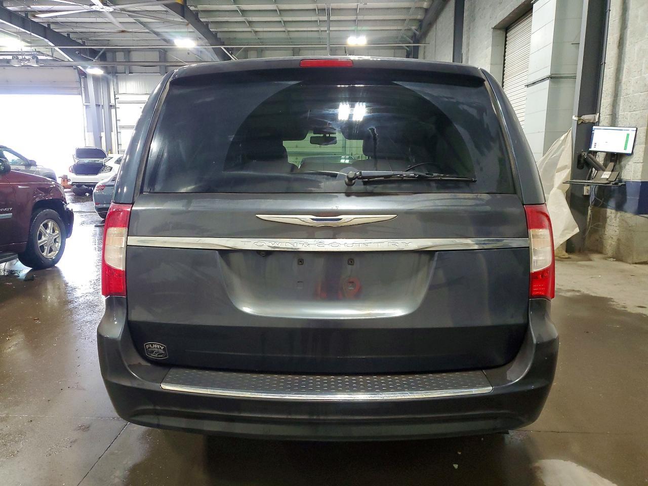 2014 Chrysler Town & Country Touring L - Фото 6