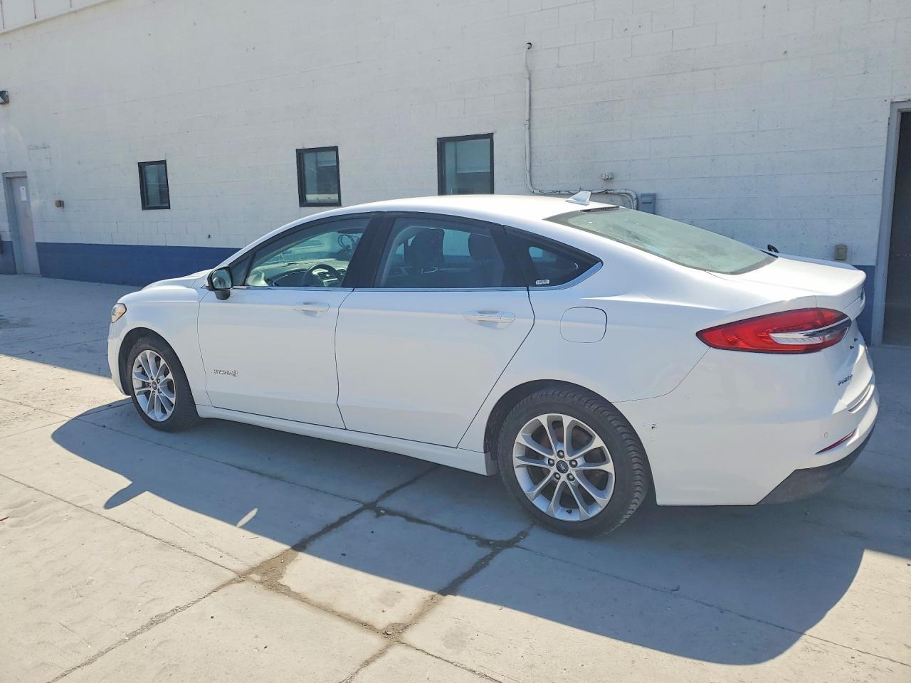 2019 Ford Fusion Se - Image 2