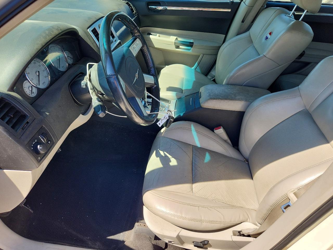 2006 Chrysler 300C - Image 7