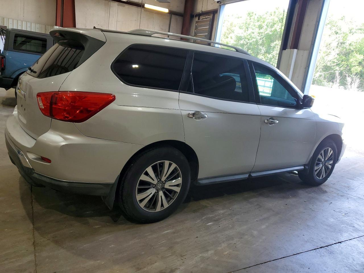 2017 Nissan Pathfinder S - Фото 3