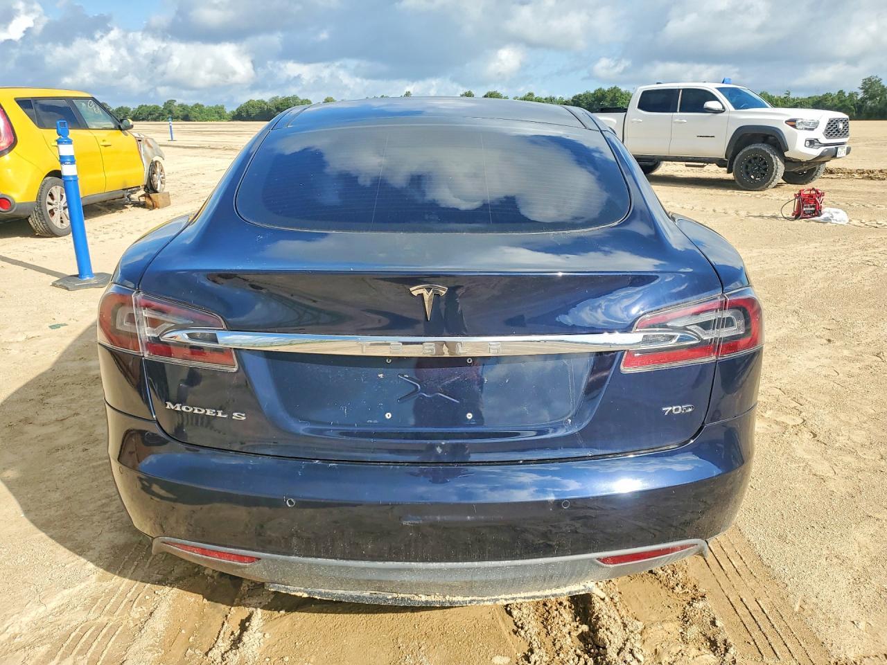 2015 Tesla Model S 70D - Фото 6