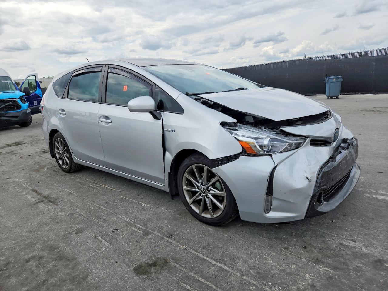 2015 Toyota Prius V Five - Фото 4