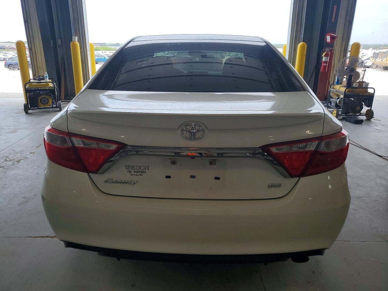 2016 Toyota Camry Se - Фото 6