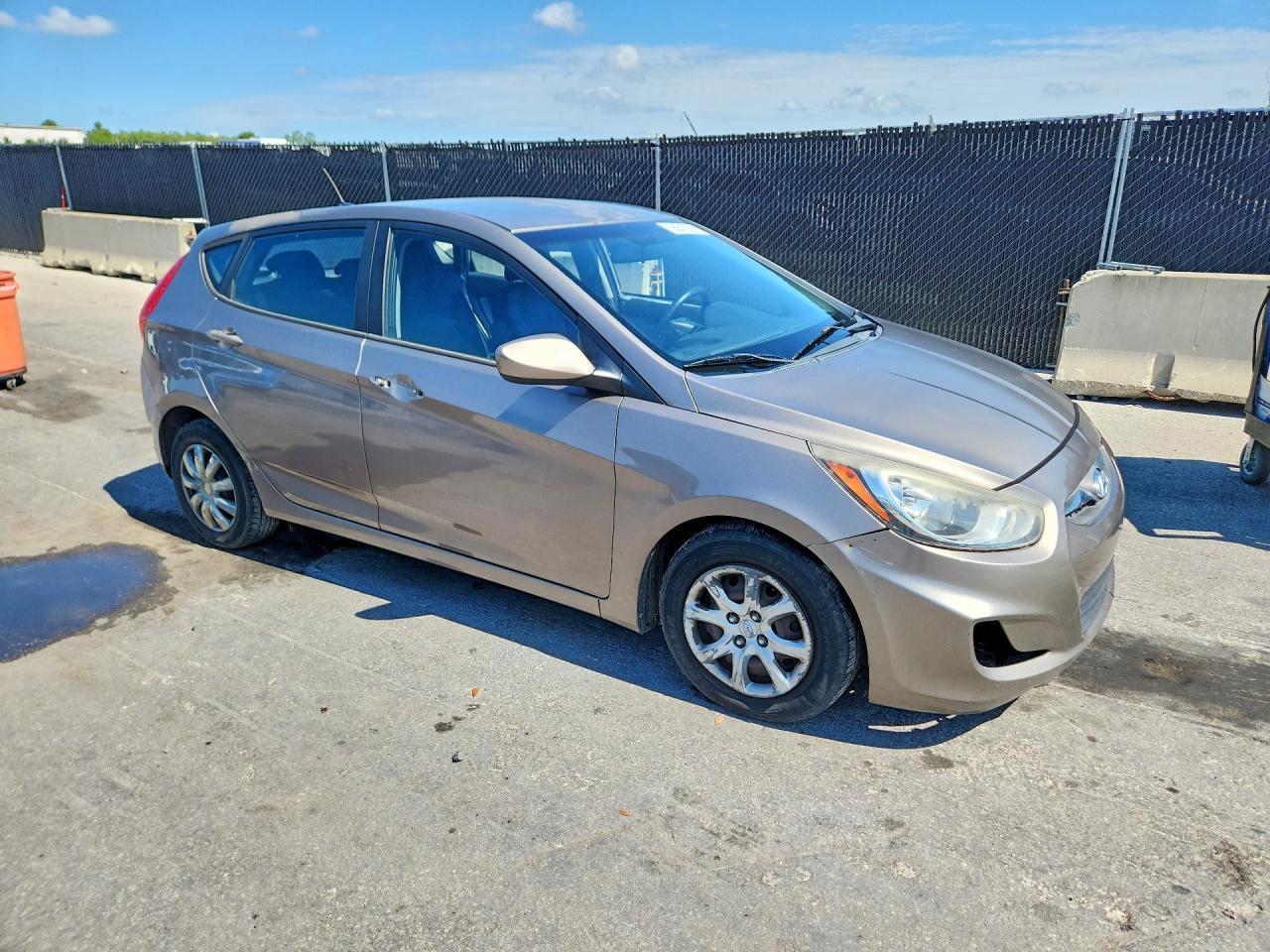 2014 Hyundai Accent Gs - Image 4