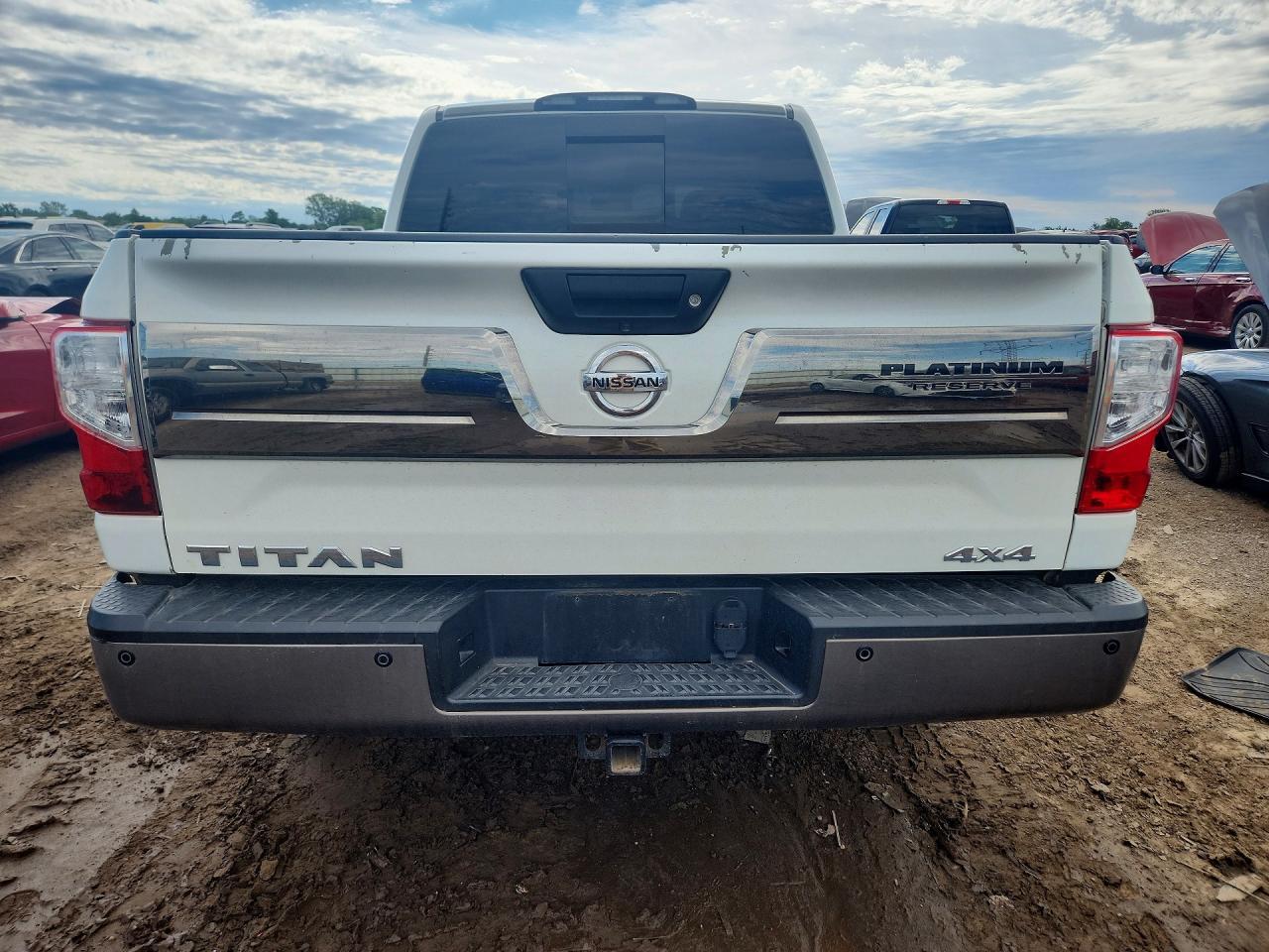 2017 Nissan Titan Platinum Reserve - Фото 6