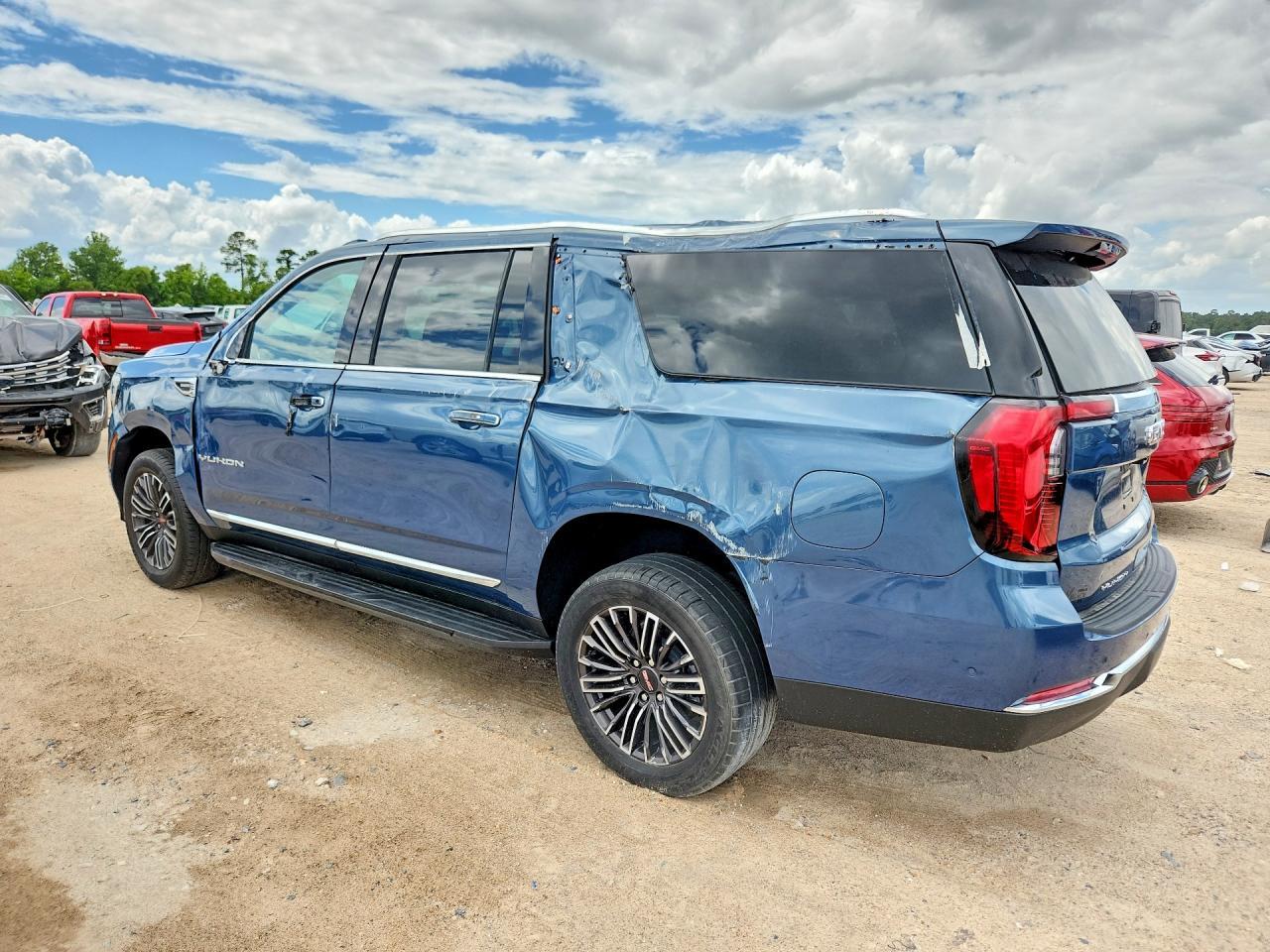 2026 GMC Yukon Xl Elevation - Фото 2