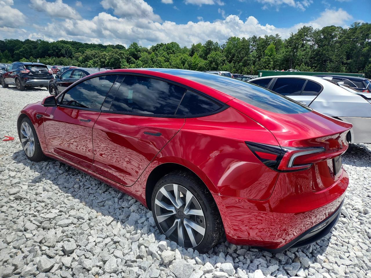2024 Tesla Model 3 - Фото 2