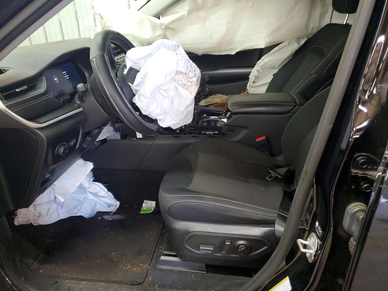 2023 Jeep Grand Cherokee Laredo - Image 7