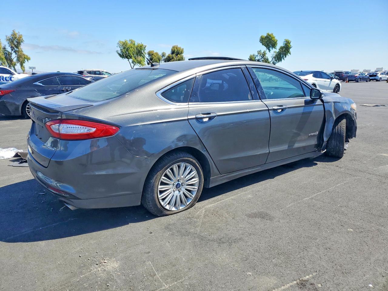 2015 Ford Fusion Titanium Phev - Image 3