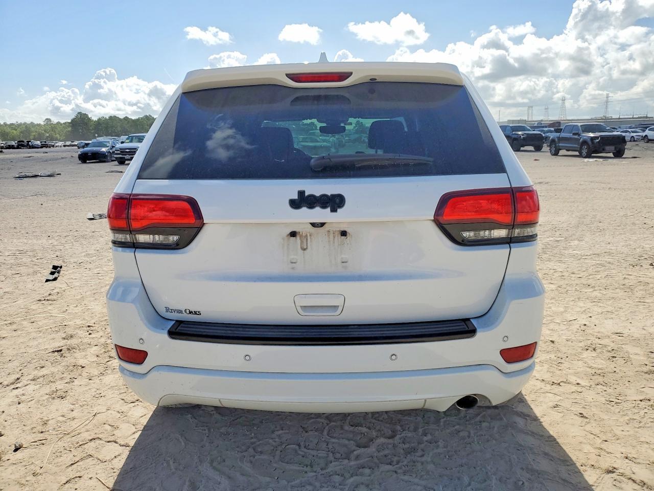 2018 Jeep Grand Cherokee Laredo - Image 6