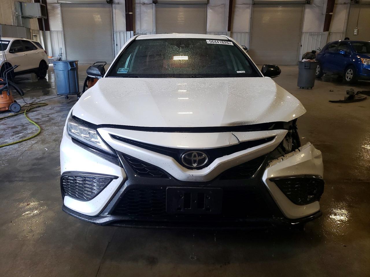 2021 Toyota Camry Xse - Фото 5