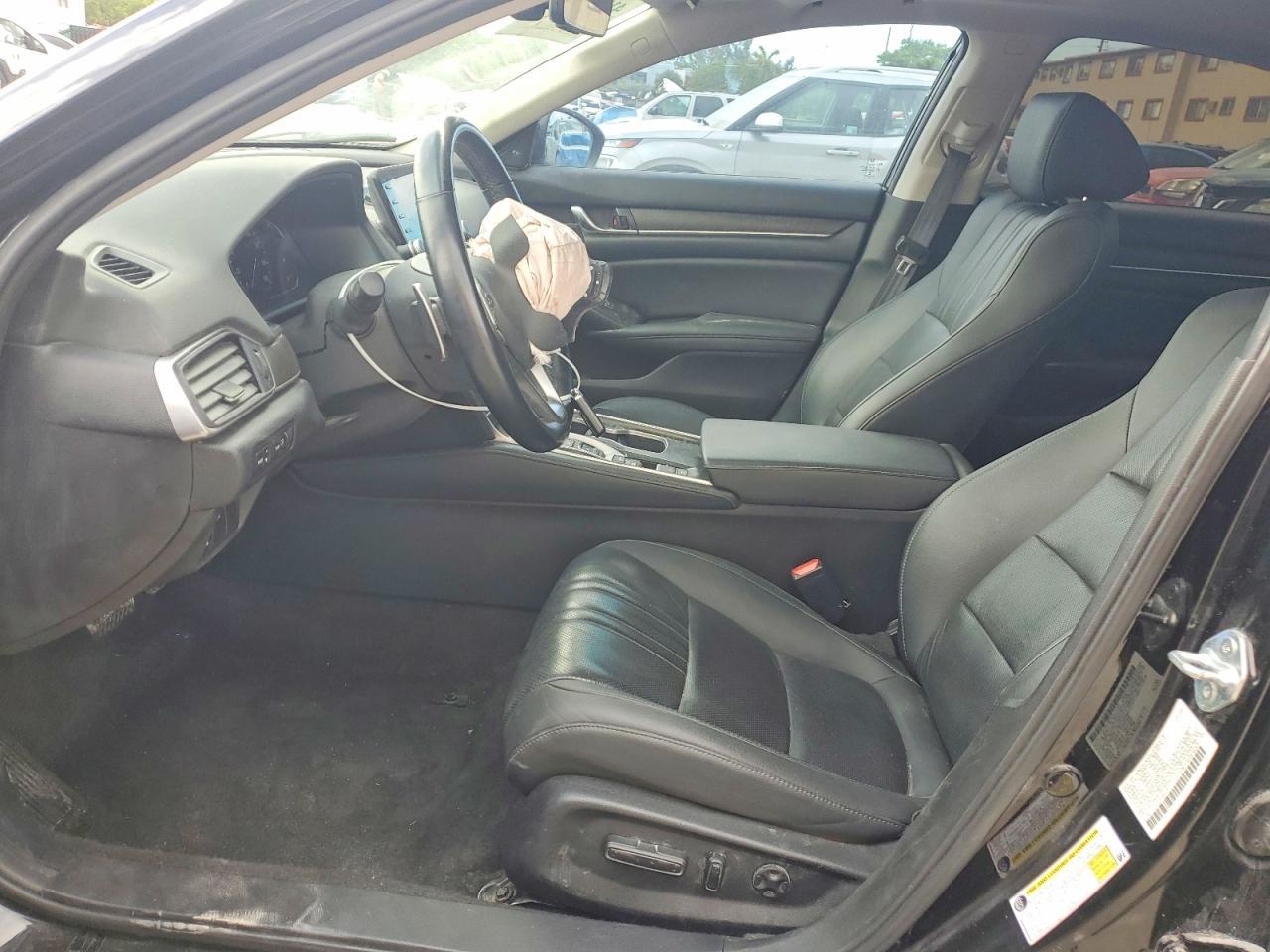 2022 Honda Accord Touring Hybrid - Image 7