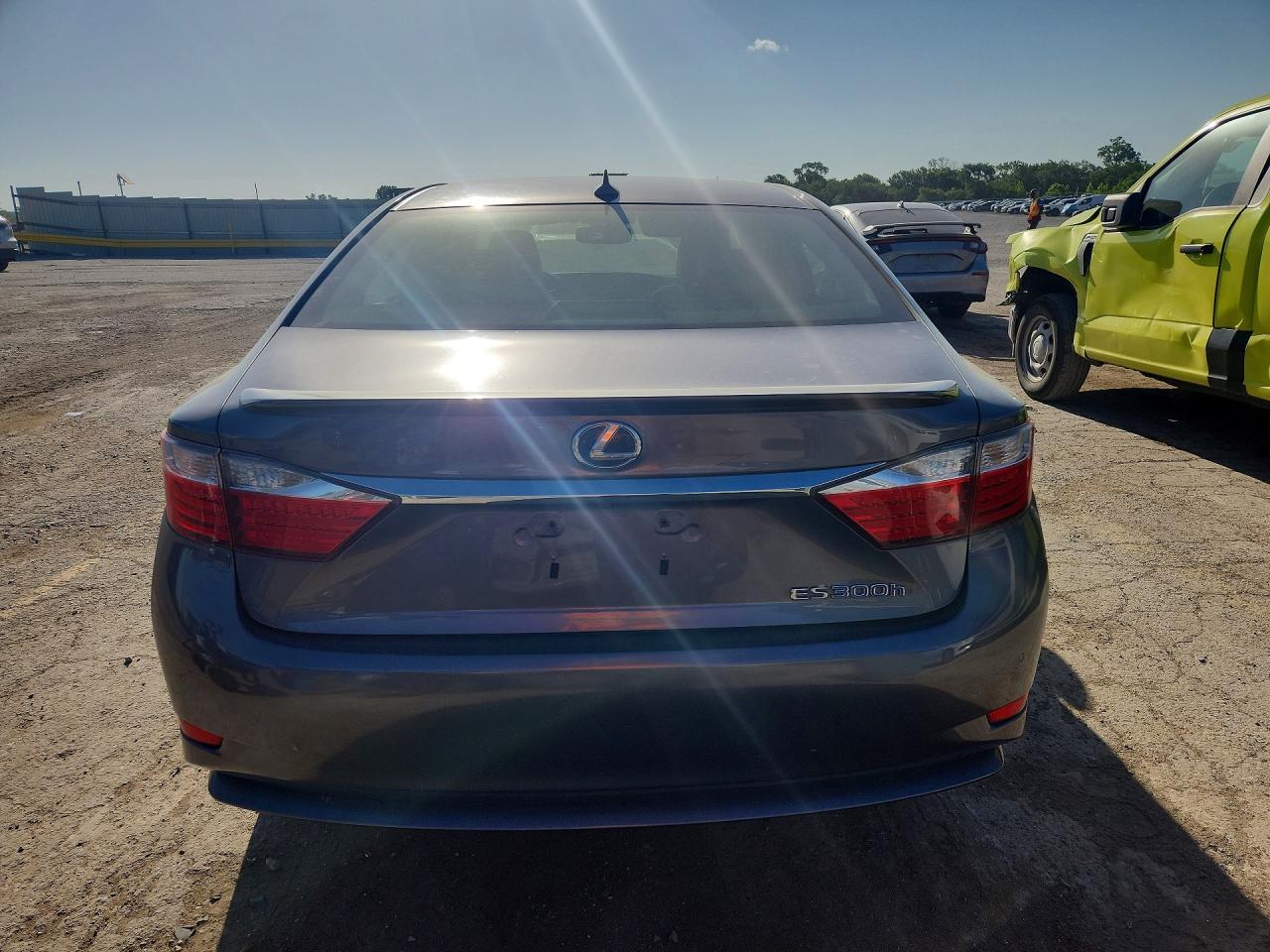 2013 Lexus Es 300H - Фото 6