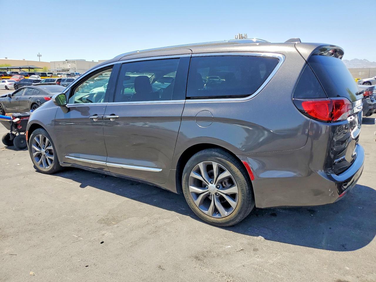 2018 Chrysler Pacifica Limited - Фото 2