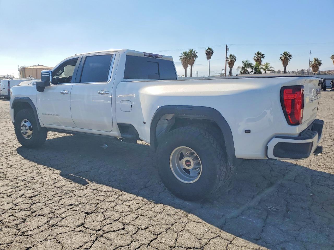 2022 GMC Sierra K3500 Denali - Фото 2