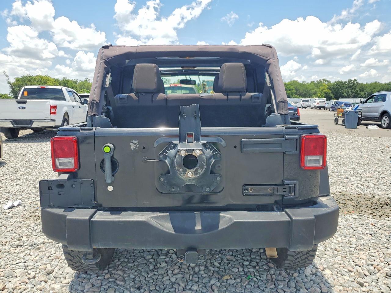 2016 Jeep Wrangler Unlimited Rubicon - Image 6