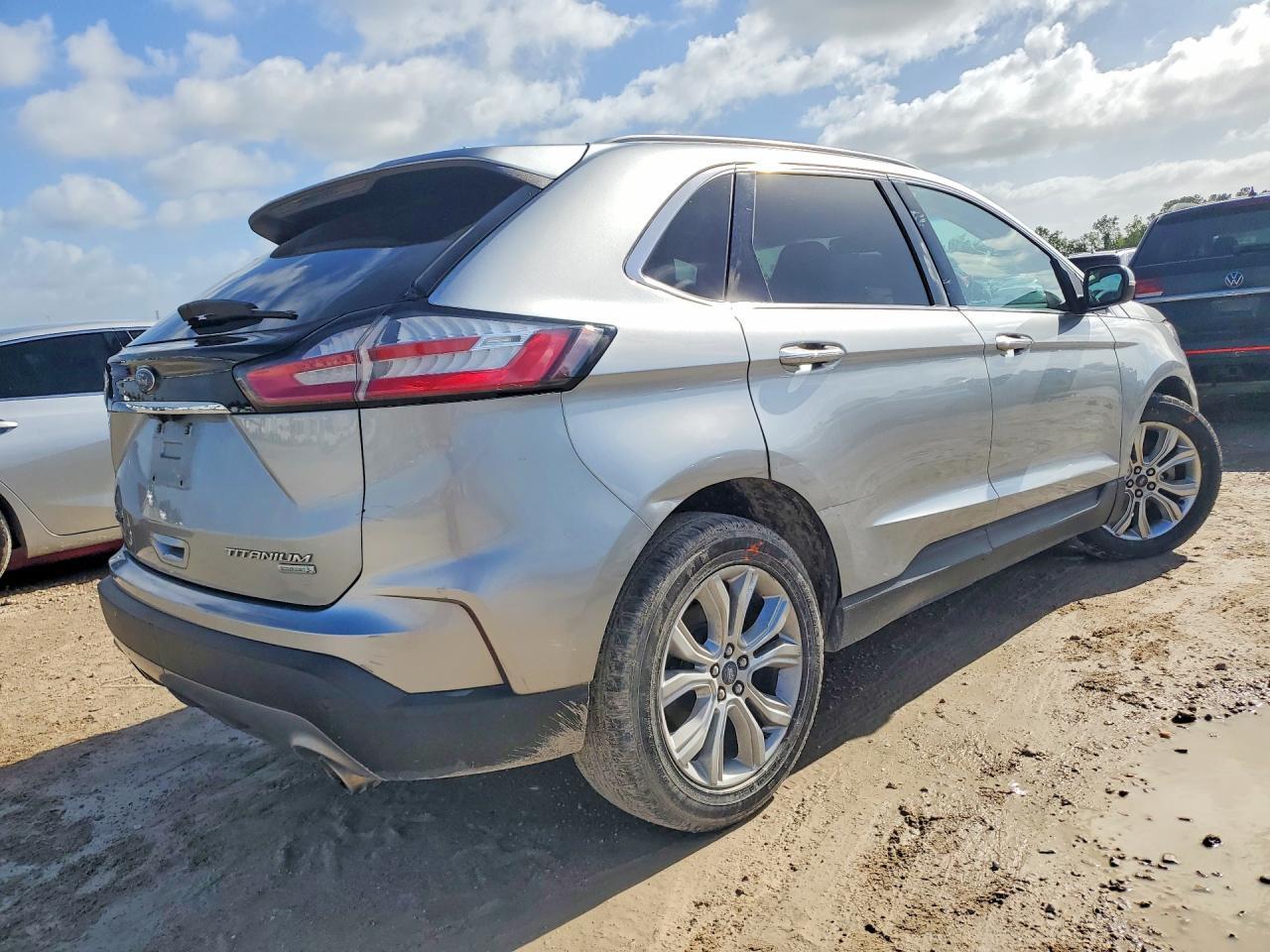 2020 Ford Edge Titanium - Image 3