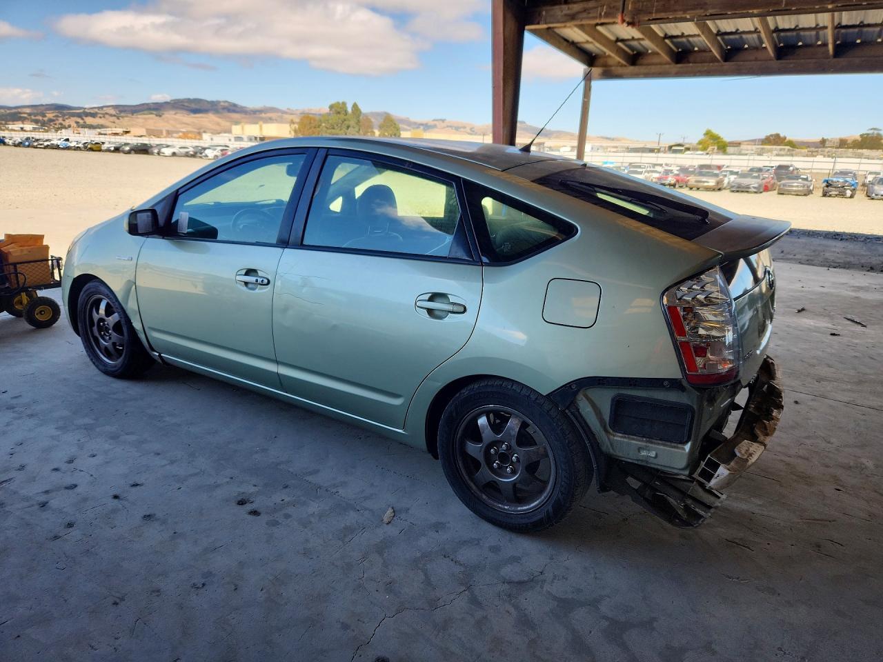 2008 Toyota Prius Touring - Image 2