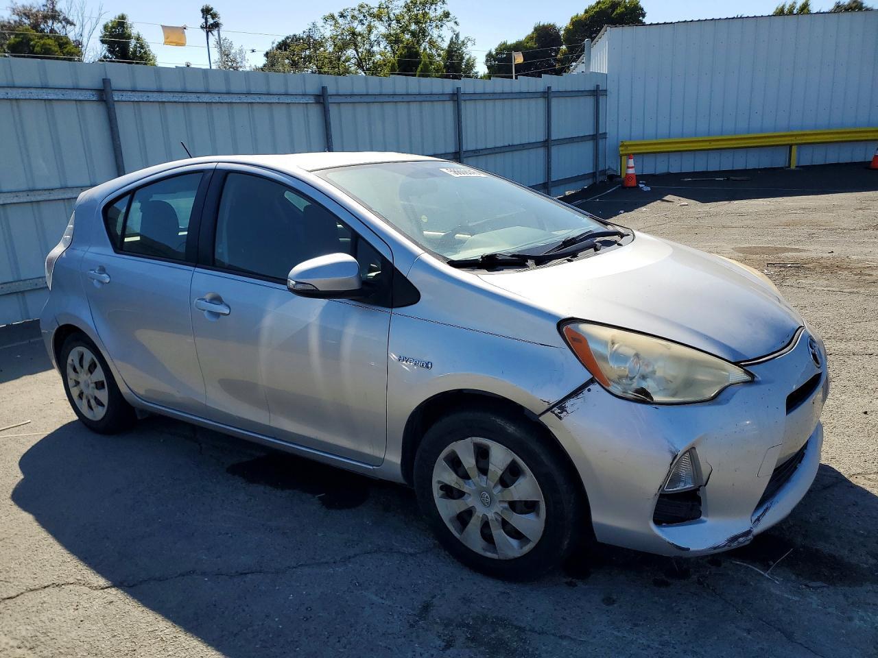 2012 Toyota Prius C Three - Фото 4