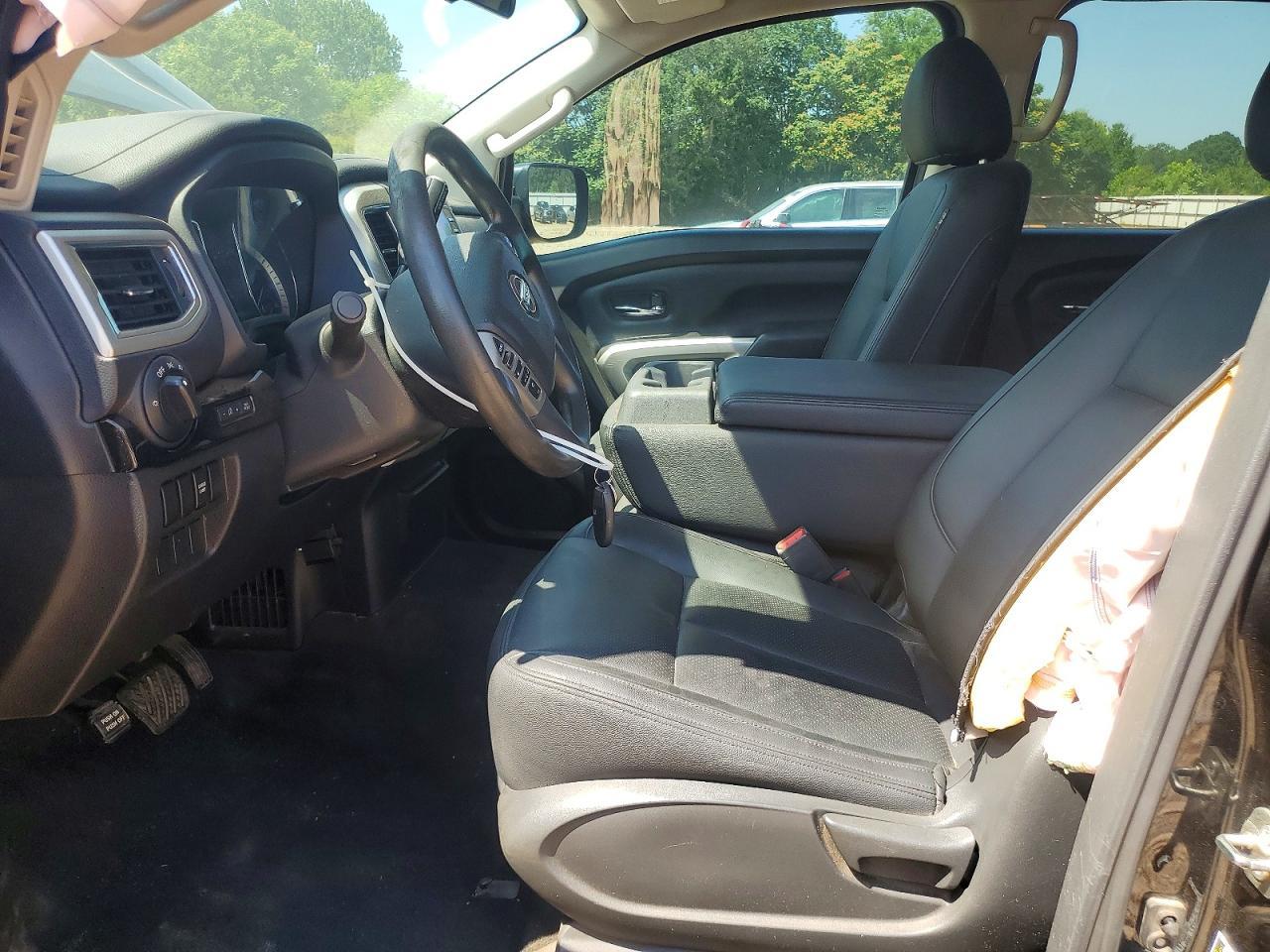 2017 Nissan Titan - Фото 7