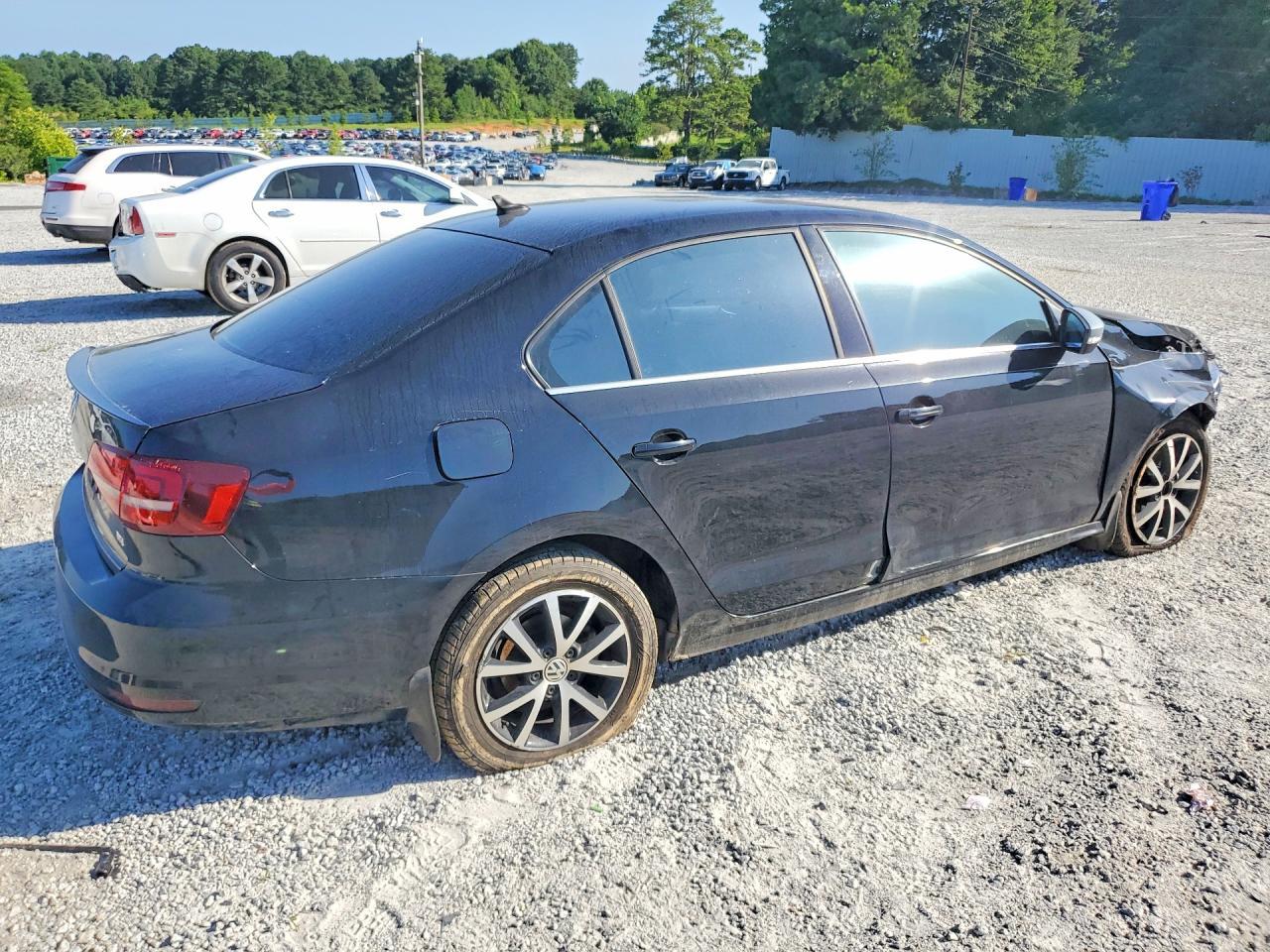 2017 Volkswagen Jetta Se - Image 3