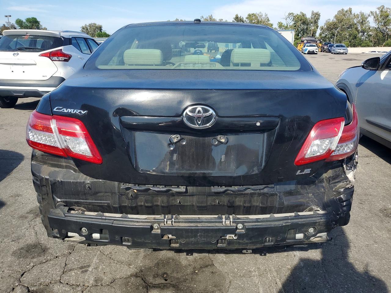 2011 Toyota Camry Le - Фото 6