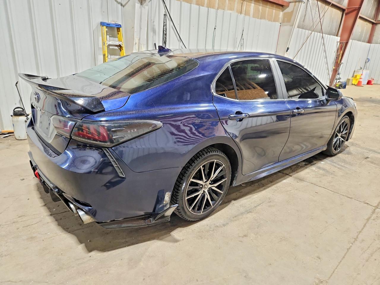 2021 Toyota Camry Se - Фото 3